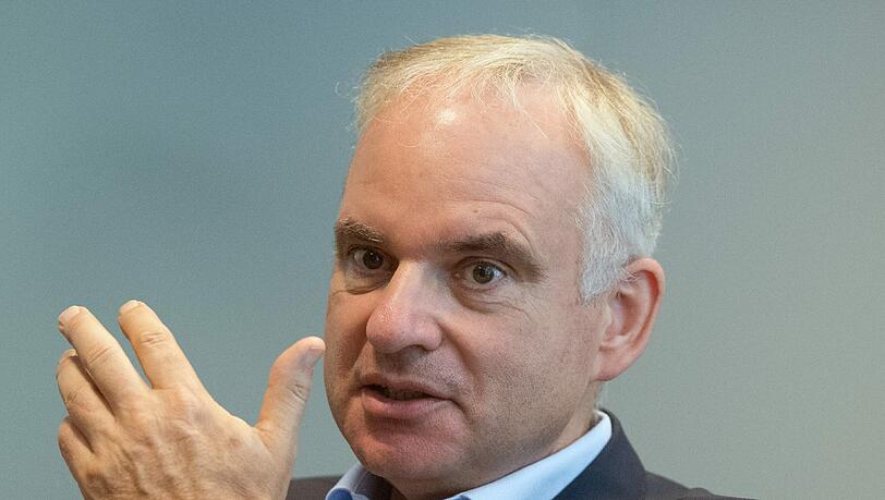 Der Vorstandsvorsitzende von Eon, Johannes Teyssen, während eines dpa-Interviews in Berlin. Foto: Soeren Stache Der Vorstandsvorsitzende von Eon, Johannes Teyssen, während eines dpa-Interviews in Berlin. Foto: Soeren Stache