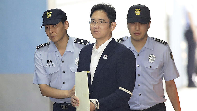 Das Verfahren gegen Lee stand im Zusammenhang mit der Korruptionsaffäre um eine enge Freundin der früheren Präsidentin Park Geun Hye. Das Verfahren gegen Lee stand im Zusammenhang mit der Korruptionsaffäre um eine enge Freundin der früheren Präsidentin Park Geun Hye.