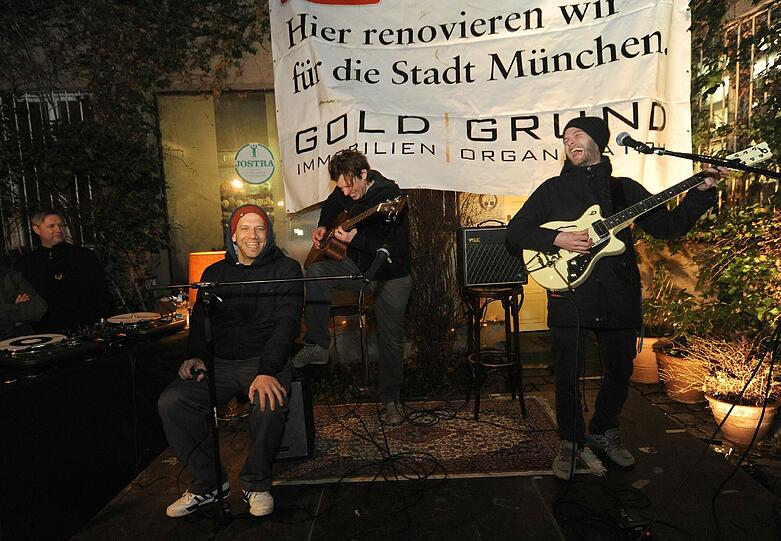 Die Sportfreunde hatten mit Goldgrund auch schon für den Bolzplatz und den Erhalt des Hauses Müllerstraße 6 gekämpft - mit Erfolg.