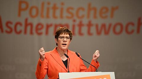 Die CDU-Vorsitzende Annegret Kramp-Karrenbauer spricht beim Politischen Aschermittwoch der CDU. Foto: Marijan Murat/dpa