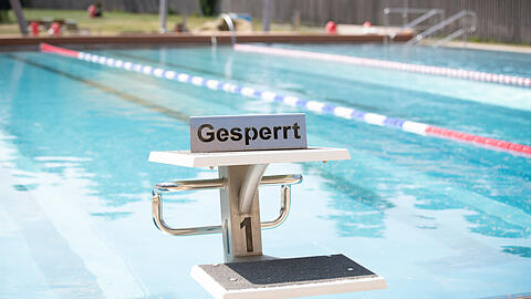 Das Dachauer Schwimmbad konnte nach der Sanierung erst später als geplant öffnen. (Symbolbild)