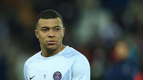 Der FC Chelsea und der FC Barcelona sind laut Medienberichten an einer Leihe von Mbappé interessiert.