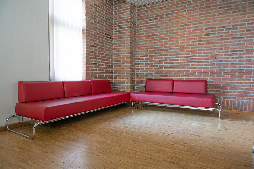 Couchmöbel aus dem Backstagebereich. Couchmöbel aus dem Backstagebereich.