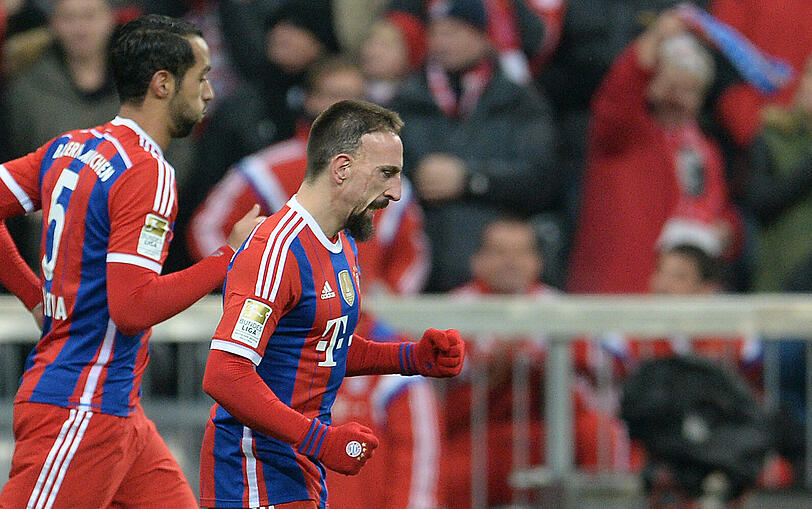 MEDHI BENATIA NOTE 2
Rustikal gegen Kießling (14. - ohne Verwarnung), ansonsten elegant und mit viel Übersicht. Hat sich top eingefügt seit August. Am Mittwoch gegen Moskau gesperrt, dann darf wohl wieder Dante ran.