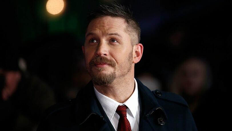 Tom Hardy (Bild) muss sich demnächst wohl ein Tattoo stechen lassen. Der Grund: Er hat mit "Revenant"-Kollege Leonardo DiCaprio gewettet und verloren.