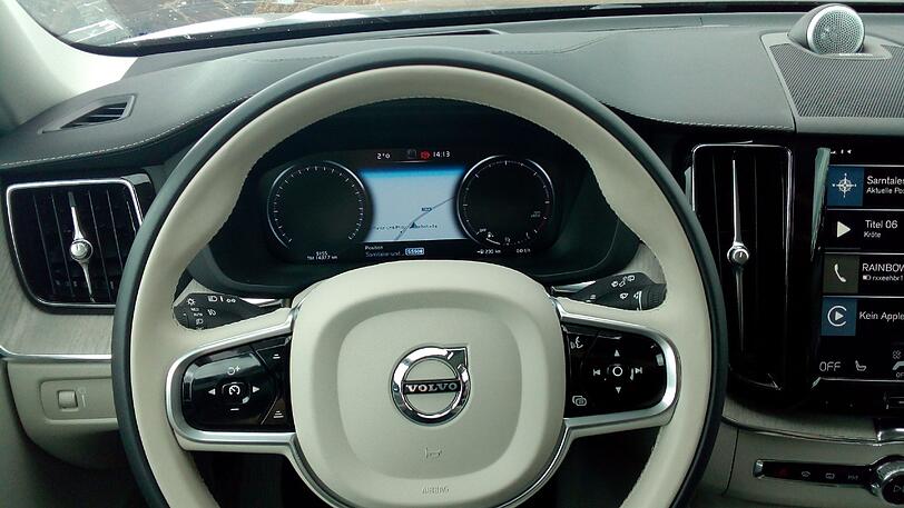 Ins digitale Cockpit-Instrument lässt sich auch die Navi-Karte einspielen.