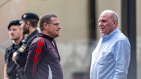 Sportvorstand Max Eberl im Gespräch mit Uli Hoeneß.