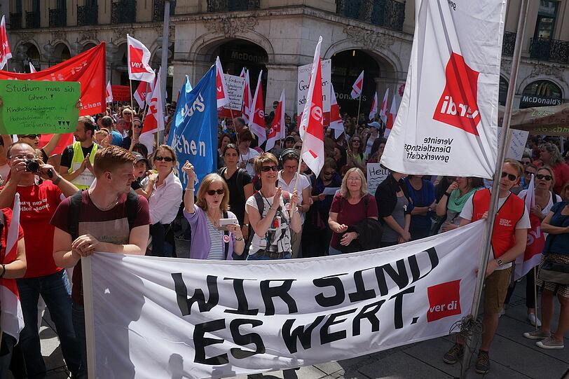 Auch am Karlsplatz zog der Demonstrationszug vorbei.