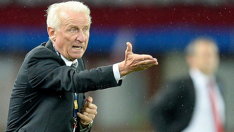 Trapattoni teilt kräftig gegen Deutschland aus. Trapattoni teilt kräftig gegen Deutschland aus.