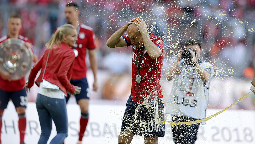 Bayern-Profi Arjen Robben findet, dass der Titelgewinn gefeiert werden sollte, sobald er feststeht. Bayern-Profi Arjen Robben findet, dass der Titelgewinn gefeiert werden sollte, sobald er feststeht.