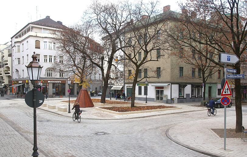 Altschwabing: Hier der rausgeputzte Weekindplatz.