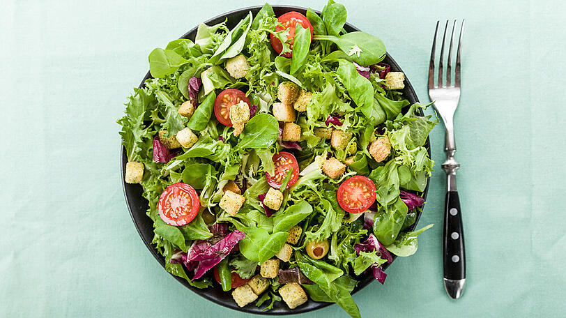 Mit einem frischen Gartensalat macht man im Sommer nichts falsch.