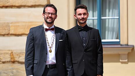 Nun musste Oberb&uuml;rgermeister Andreas Zippel (l.) herbe Einschnitte verk&uuml;ndet. (Archivbild)