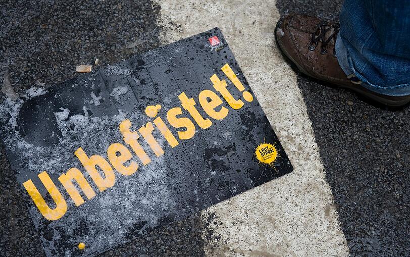Tausende Azubis demonstrierten am Mittwoch für eine befristete Übernahme nach ihrer Ausbildung.