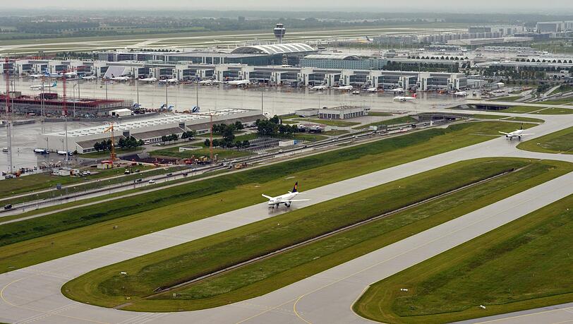 Die Abfertigung im Terminal 2 musste gestoppt werden, meldet die Bundespolizei. Die Abfertigung im Terminal 2 musste gestoppt werden, meldet die Bundespolizei.
