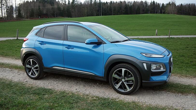 Die Rundum-Beplankung des Kona sorgt für einen typischen SUV-Look.
