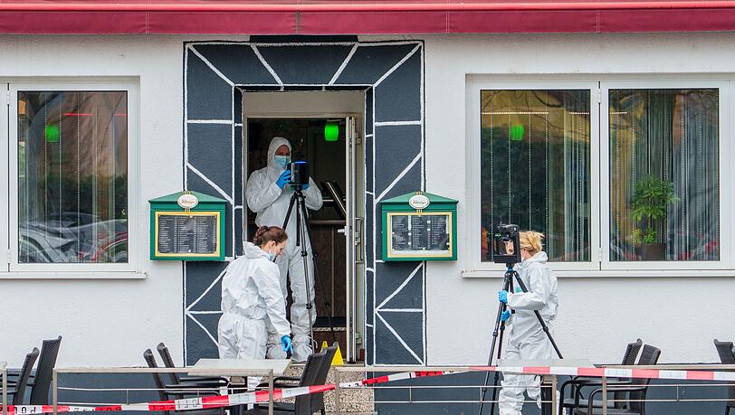 Fahnder sichern Spuren.