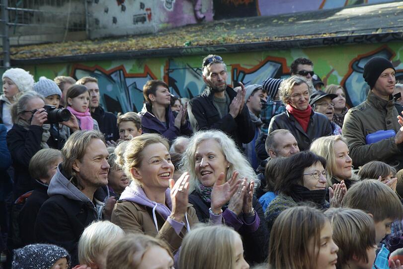 Die Sportfreunde Stiller geben ein Konzert auf dem Bolzplatz für den Sportplatz - Die Bilder