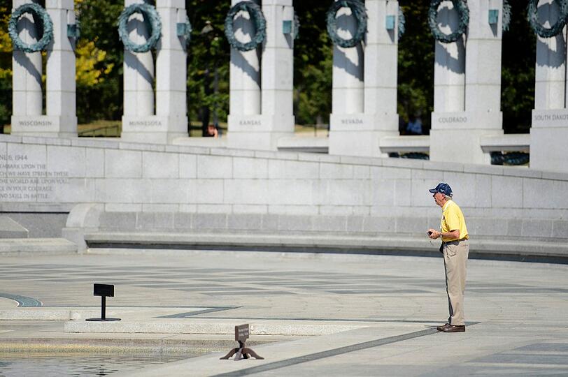Kriegsveteranen protestieren vor dem World War II Memorial in Washington. Die Bilder.