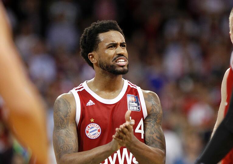 Shooting Guard Bryce Taylor (3 Basketbälle)