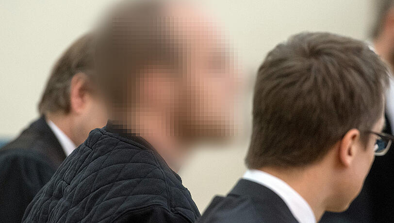 Der Angeklagte Dominik R. bei der Urteilsverkündung im Passauer Landgericht. Der Angeklagte Dominik R. bei der Urteilsverkündung im Passauer Landgericht.