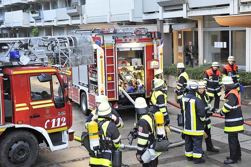 Berufsfeuerwehr und Freiwillige Feuerwehr waren an den Löscharbeiten beteiligt.