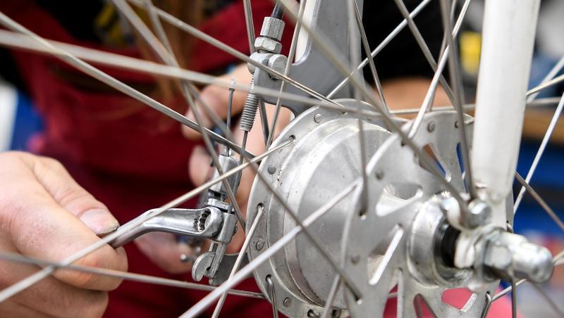 Fahrradwerstätten sollen weiterhin ihre Dienstleistung zur Verfügung stellen. Fahrradwerstätten sollen weiterhin ihre Dienstleistung zur Verfügung stellen.
