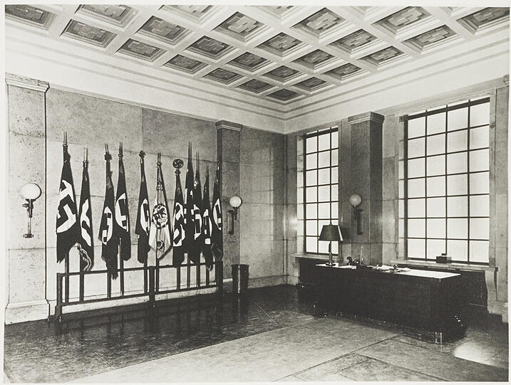Seltener Einblick: die Fahnenhalle im Braunen Haus in den 30er Jahren.