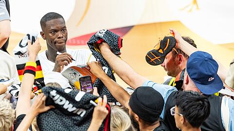 Nahm sich Zeit f&uuml;r Fans: Basketball-Kapit&auml;n Dennis Schr&ouml;der.