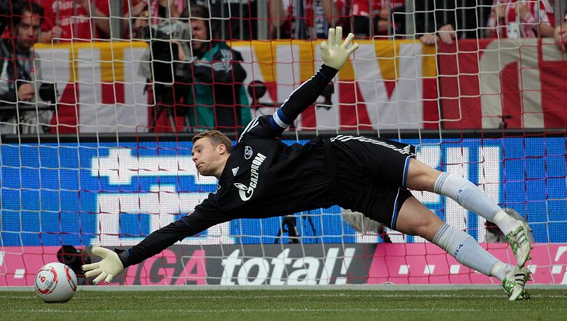 Neuer streckt sich, aber Arjen Robbens Schuss kann er nicht halten. Neuer streckt sich, aber Arjen Robbens Schuss kann er nicht halten.