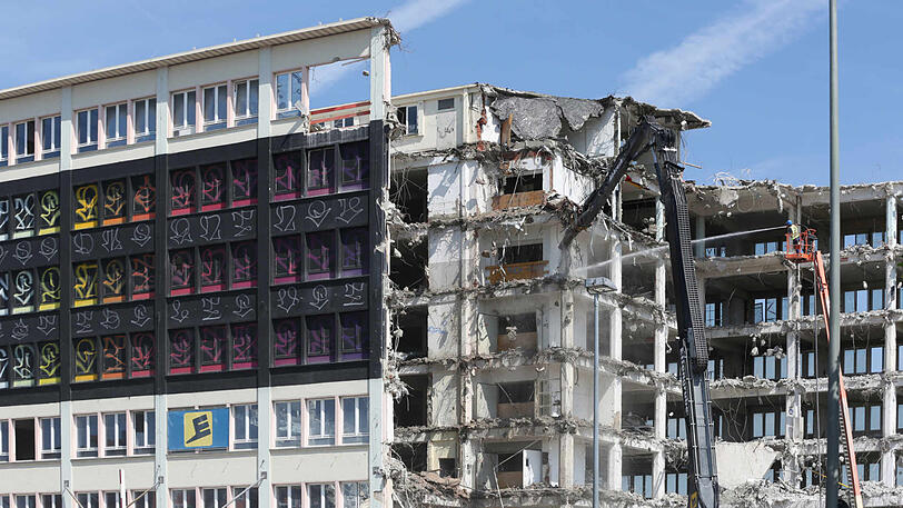 Die alte Tengelmann-Zentrale in der Landsberger Straße. Vom Gebäude stehen nur noch Reste.