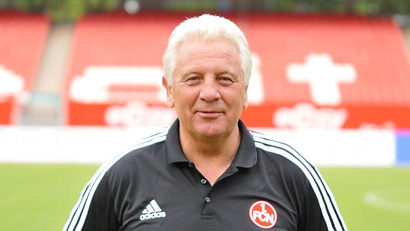 Club-Urgestein Dieter Nüssing wird sich in der nächsten Saison wieder in den Club-NLZ zurückziehen. Club-Urgestein Dieter Nüssing wird sich in der nächsten Saison wieder in den Club-NLZ zurückziehen.