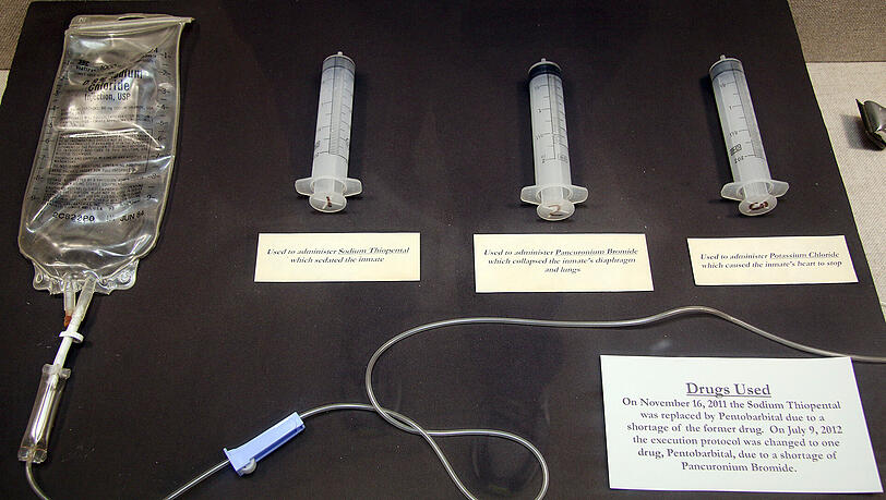 Ein Gefängnis-Museum in Texas stellt verwendete Todesspritzen aus. In Arkansas wurden am Montag zwei Häftlinge hingerichtet. Ein Gefängnis-Museum in Texas stellt verwendete Todesspritzen aus. In Arkansas wurden am Montag zwei Häftlinge hingerichtet.