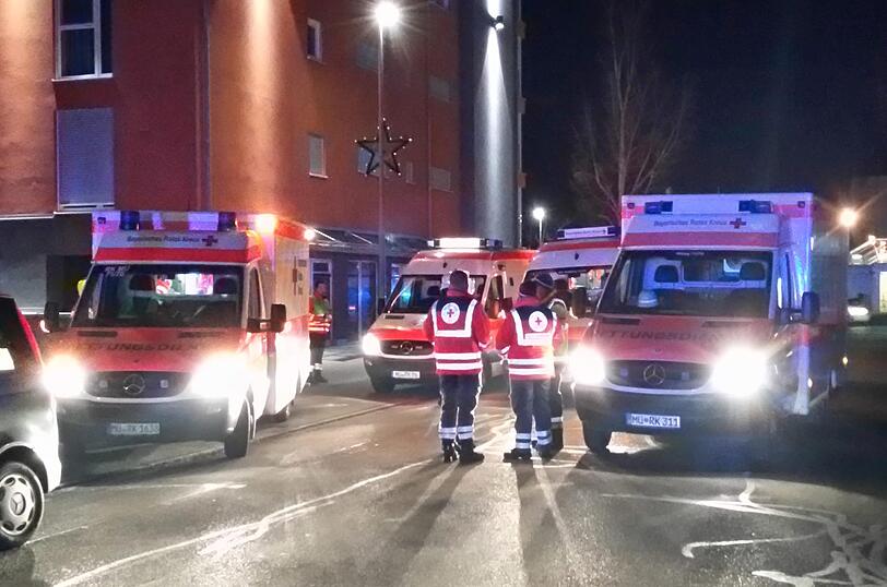 Bei dem Brand in Mühldorf wurden insgesamt sechs Menschen verletzt.