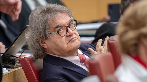 Der FDP-Politiker Helmut Markwort (84) ist Journalist, Schauspieler und Medienunternehmer. Seit 2018 ist er Alterspräsident im Bayerischen Landtag.