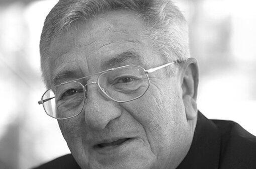 Wie das Unternehmen am Donnerstag mitteilte, starb Günter Kollmann am Dienstag im Alter von 75 Jahren in Oettingen