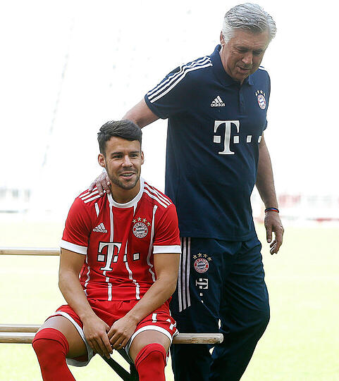 Trainer Carlo Ancelotti und Juan Bernat.