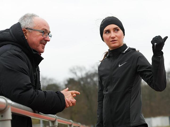 Gesa Felicitas Krause mit ihrem Trainer Wolfgang Heinig.