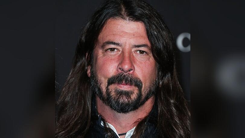 Foo-Fighters-Star Dave Grohl grillt f&uuml;r Obdachlose.