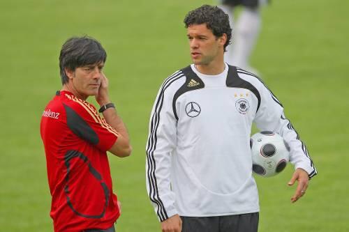 Am Donnerstag Abend trafen sie sich nicht am Trainingsplatz, sondern in der DFB-Zentrale: Bundestrainer Joachim Löw und Michael Ballack.