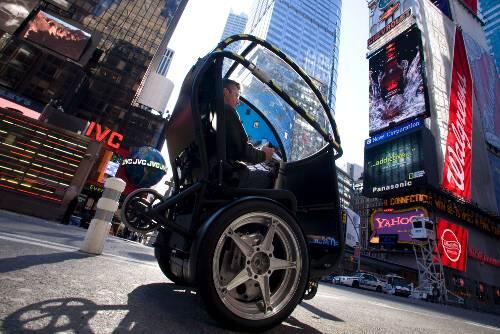 Witziges Wägelchen: der Segway Puma düst über den Times Square in New York.
