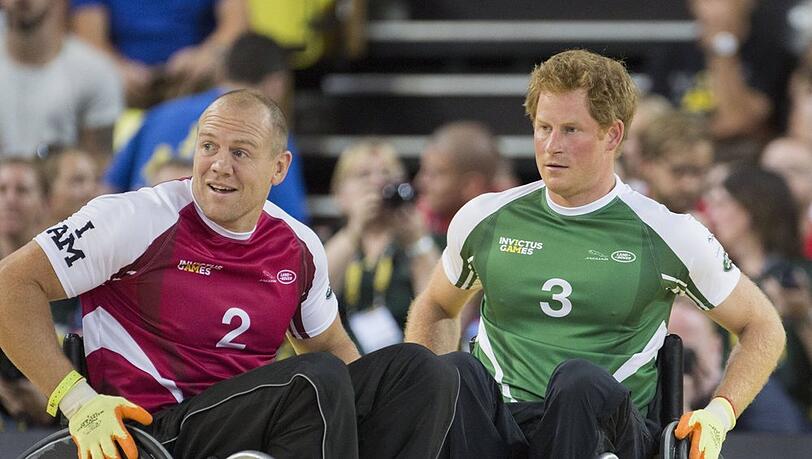 Prinz Harry (r.) und Mike Tindall: Ein gemeinsames Bild aus alten (und offenbar noch "lustigeren") Zeiten. Prinz Harry (r.) und Mike Tindall: Ein gemeinsames Bild aus alten (und offenbar noch "lustigeren") Zeiten.