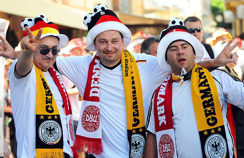 Ausgelassen feierten die Fans der DFB-Elf am Samstag im ukrainischen Lemberg.