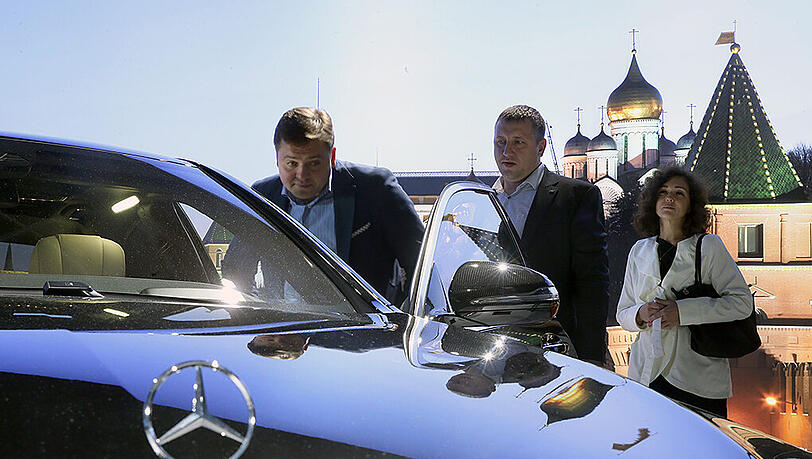 Ein Mercedes-Benz S65 AMG auf einer Automesse in Moskau: Russlands Automarkt war zuletzt deutlich geschrumpft.