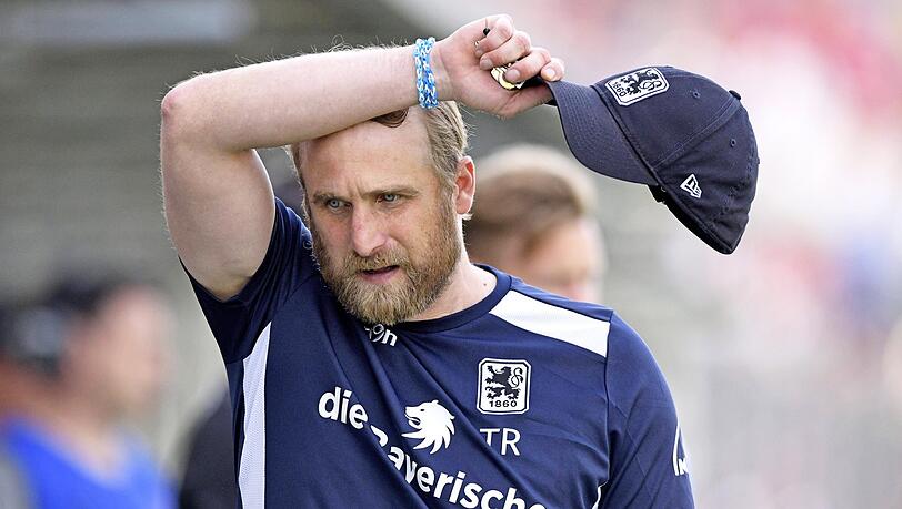 Hat schon bessere Spiele seiner Löwen als den Test bei der SE Eintracht Freising gesehen: Daniel Bierofka, Trainer des TSV 1860. Hat schon bessere Spiele seiner Löwen als den Test bei der SE Eintracht Freising gesehen: Daniel Bierofka, Trainer des TSV 1860.