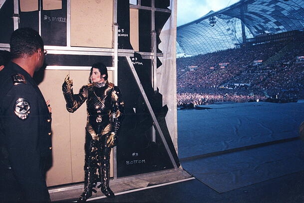 Gleich geht es los im Münchner Olympiastadion: Michael Jackson backstage im Juli 1997. Gleich geht es los im Münchner Olympiastadion: Michael Jackson backstage im Juli 1997.
