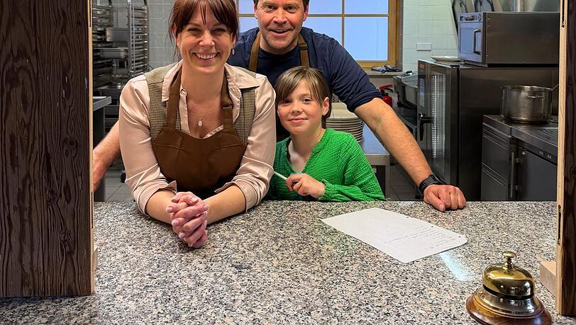 Die neuen Wirte der Hirschbergalm: Nadine und Michael Pfau – hier mit Tochter Isabel. Die neuen Wirte der Hirschbergalm: Nadine und Michael Pfau – hier mit Tochter Isabel.