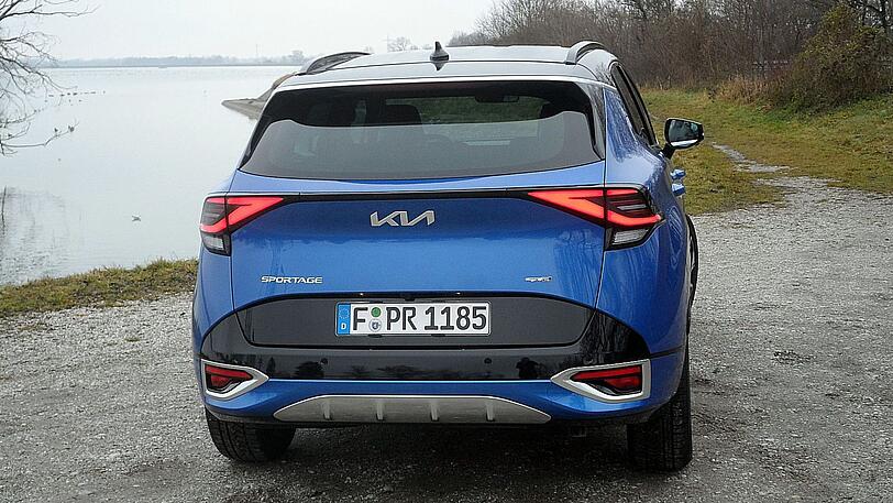 Der kühne Schwung der Heckklappe erinnert an den Kia-Stromer EV6.
