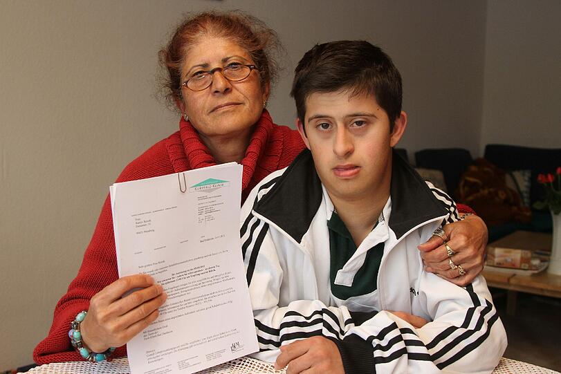 Sie hatten sich so auf die Kur gefreut: Weil Deniz an Down-Syndrom leidet, wurde Mama Saniye Kocak von der Kurpflalz-Klinik ausgeladen.