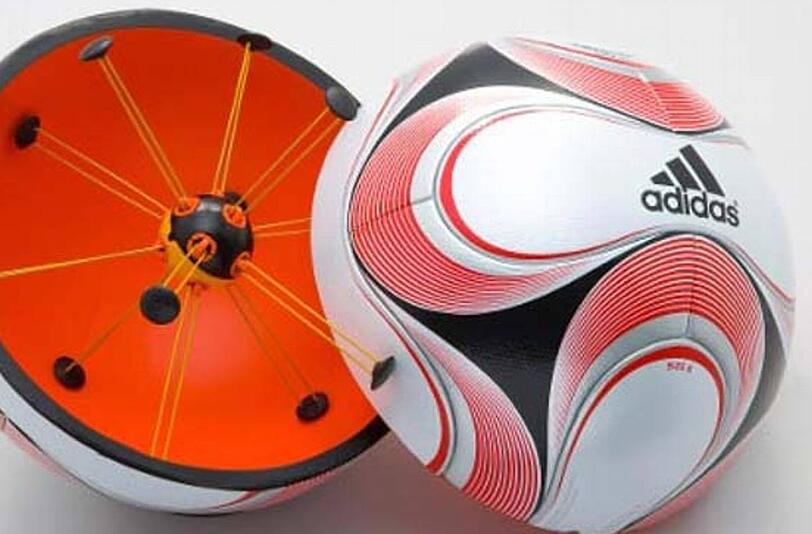 Der vom Sportartikelhersteller adidas entwickelte Chip-Ball